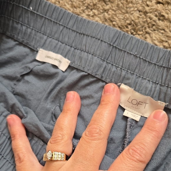 LOFT Womens Blue Gray Cargo Shorts Size Large - Picture 3 of 5